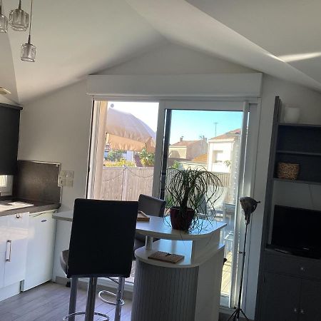 Chaleureux T2 30 M2 Et Sa Terrasse Bois 18 M2 Apartment Ла Рошел Екстериор снимка