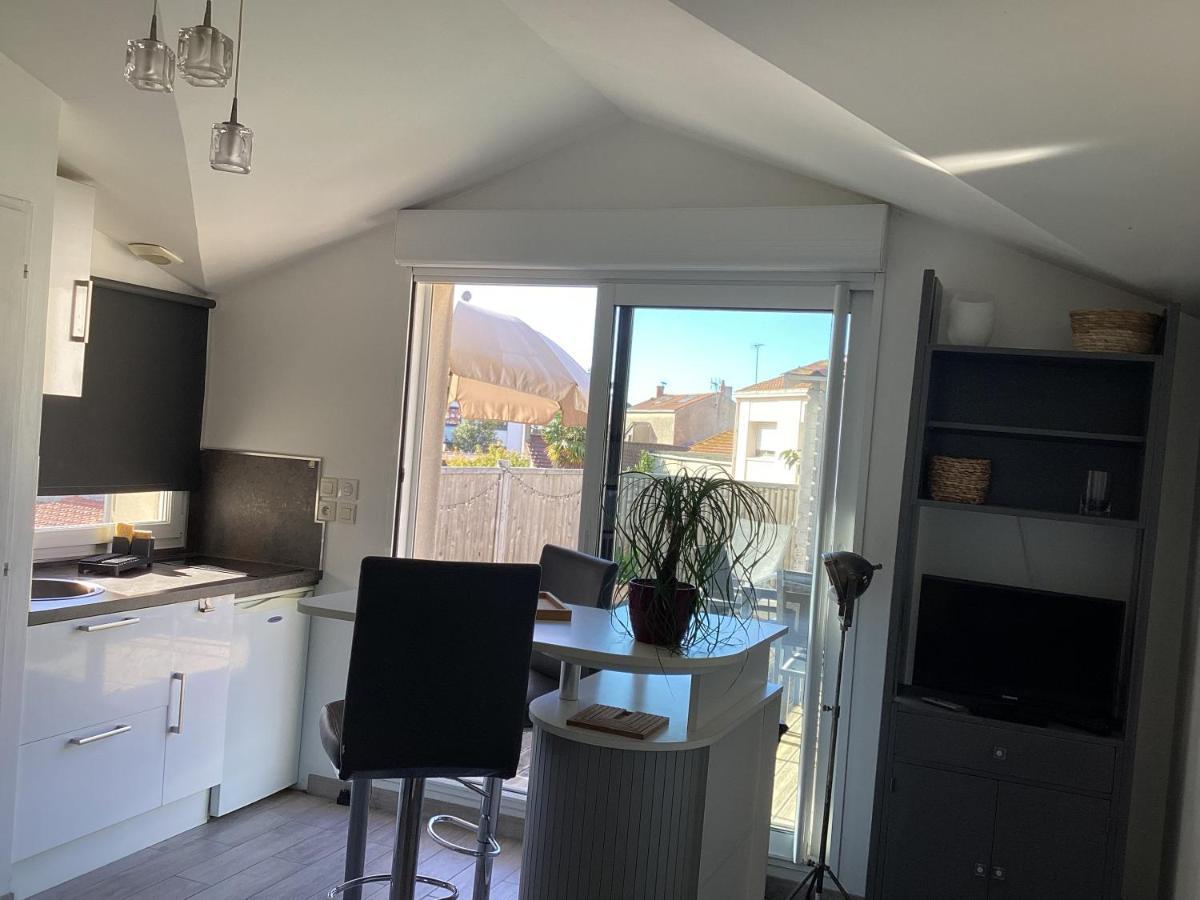 Chaleureux T2 30 M2 Et Sa Terrasse Bois 18 M2 Apartment Ла Рошел Екстериор снимка